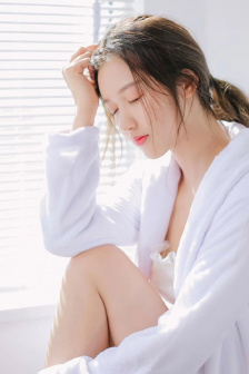 给大家介绍!美女把腿扒开让男人桶爽